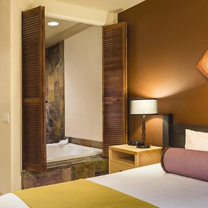 One-Bedroom King Suite